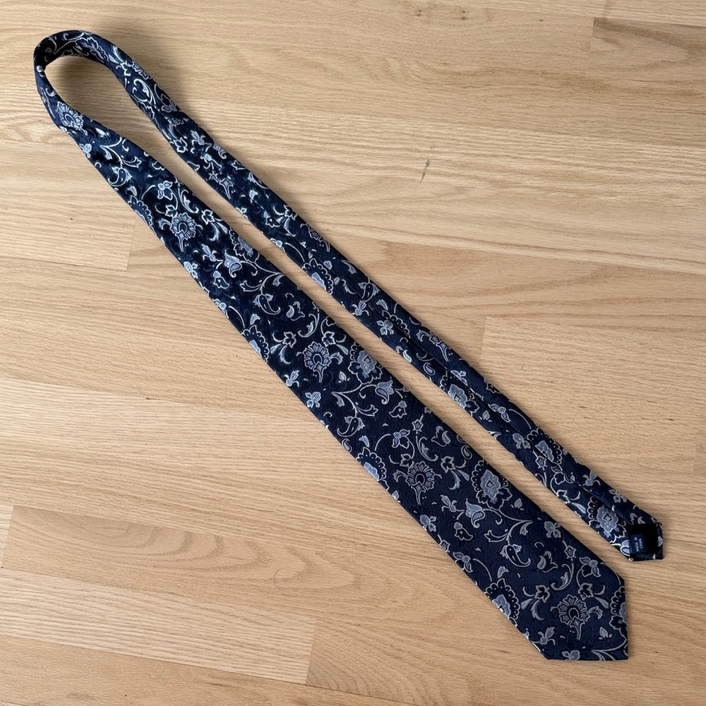 Club Room Navy Floral Pattern Men’s 100% Silk Tie